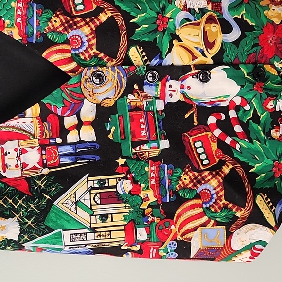 Holiday Vest - Picture 2 of 5